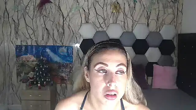 Snapshot of AntonellaBlanc chatting on December 17, 2025, 12:49 am AntonellaBlanc online show from December 17, 2025, 12:49 am