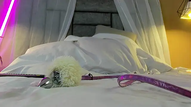 Brenda lot online show from November 13, 2025, 8:52 pm