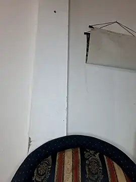 Hanna Kieran online show from November 9, 2025, 3:43 pm