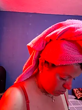 Hanna Kieran online show from November 19, 2025, 3:23 pm