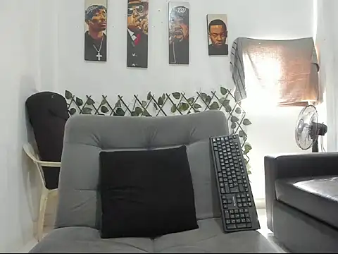 Snapshot of Latins_Boss chatting on April 24, 2026, 6:21 pm Latins Boss online show from April 24, 2026, 6:21 pm