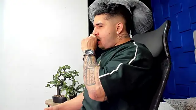 king falconer online show from November 3, 2025, 12:46 am