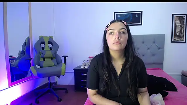 Esmeraldaa- online show from September 24, 2025, 4:38 am