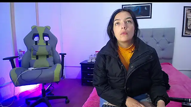 Esmeraldaa- online show from September 25, 2025, 5:33 am