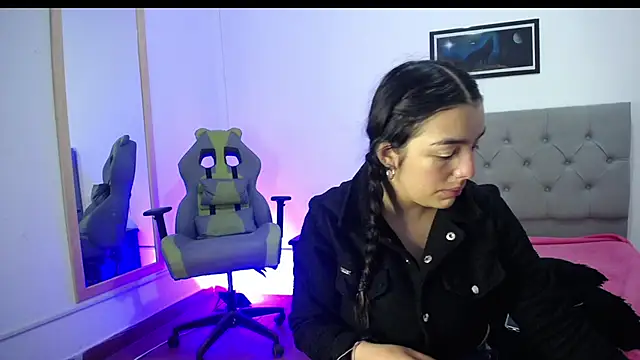 Esmeraldaa- online show from September 26, 2025, 3:54 am