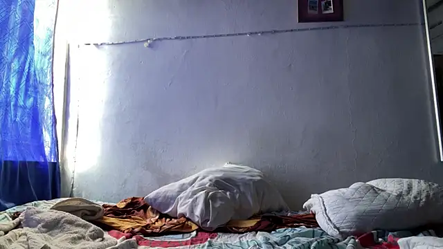 RobinLenoxx online show from November 19, 2025, 7:03 pm