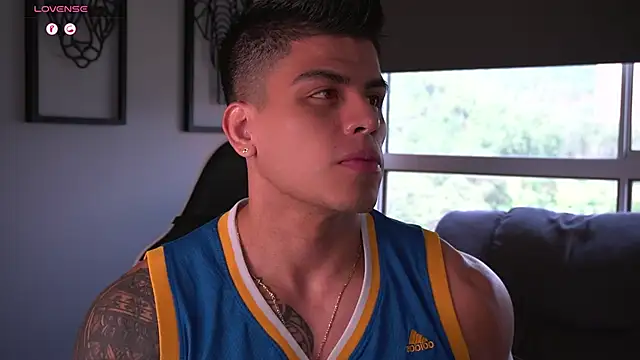 tyler muscle1 online show from September 20, 2025, 3:57 pm