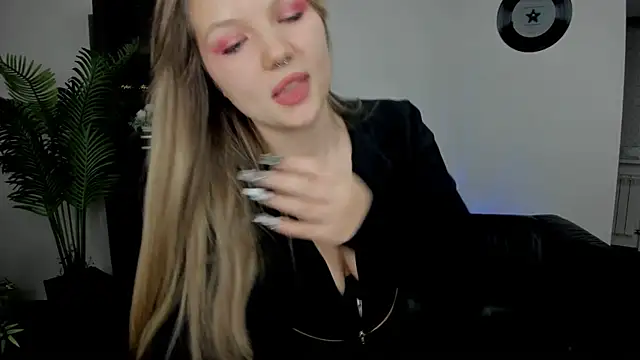 MariaRobinsone online show from October 8, 2025, 7:33 pm