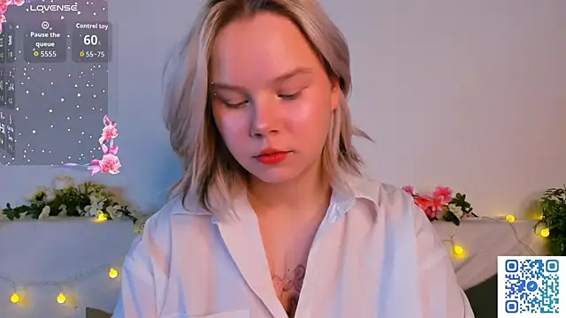 girlllsooft online show from November 10, 2025, 1:37 am