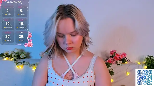 girlllsooft online show from November 11, 2025, 1:27 am