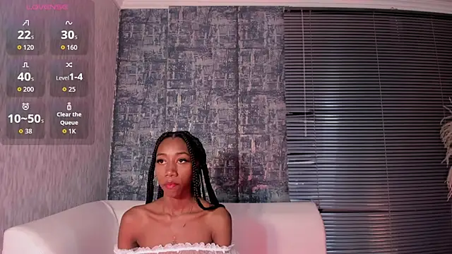 NathalyLeen online show from October 10, 2025, 8:52 pm