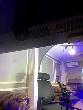 CharlesBrown  online show from December 15, 2025, 11:36 am