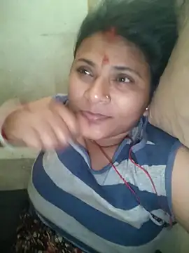 Snapshot of couple_71 chatting on March 31, 2026, 10:26 am couple 71 online show from March 31, 2026, 10:26 am