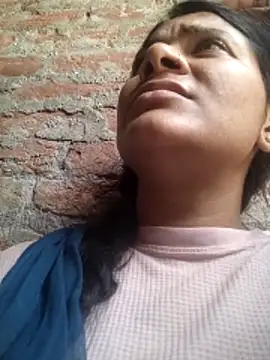 Snapshot of couple_71 chatting on April 23, 2026, 4:14 am couple 71 online show from April 23, 2026, 4:14 am