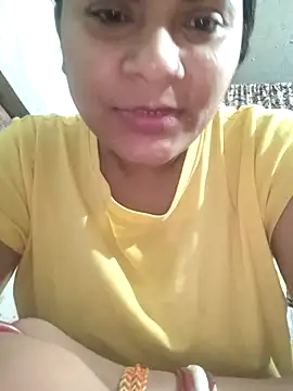 Snapshot of couple_71 chatting on April 25, 2026, 6:05 pm couple 71 online show from April 25, 2026, 6:05 pm