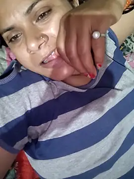 Snapshot of couple_71 chatting on May 16, 2026, 7:27 am couple 71 online show from May 16, 2026, 7:27 am