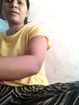 Snapshot of couple_71 chatting on May 17, 2026, 5:16 am couple 71 online show from May 17, 2026, 5:16 am