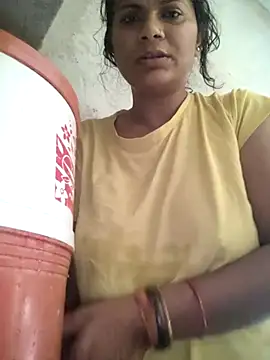 Snapshot of couple_71 chatting on May 18, 2026, 7:47 am couple 71 online show from May 18, 2026, 7:47 am