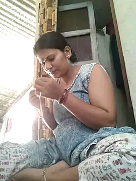 Snapshot of couple_71 chatting on May 27, 2026, 9:28 am couple 71 online show from May 27, 2026, 9:28 am