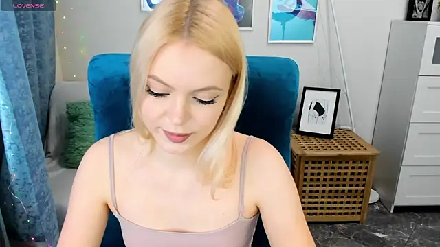KatherineePierce online show from May 21, 2026, 3:52 pm