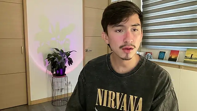 sweettaaron01 online show from October 25, 2025, 5:40 pm