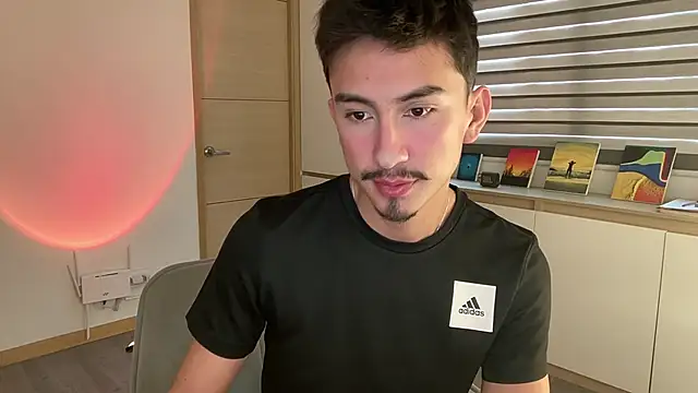 sweettaaron01 online show from November 10, 2025, 5:23 pm