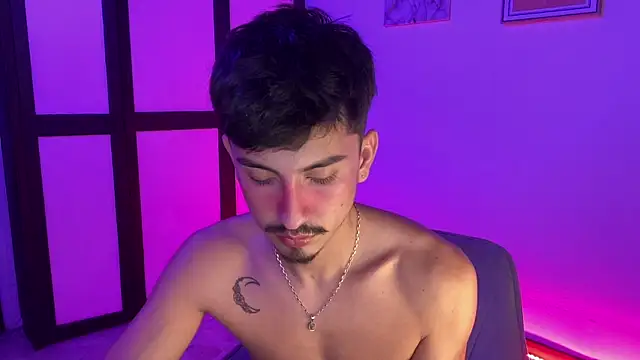 sweettaaron01 online show from January 10, 2026, 4:03 am