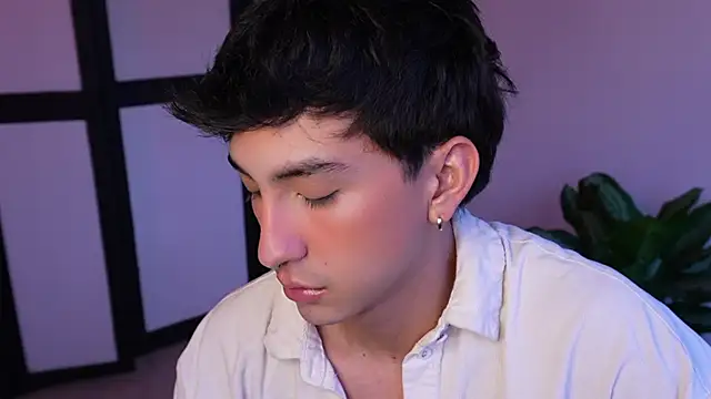 sweettaaron01 online show from June 7, 2026, 10:24 pm