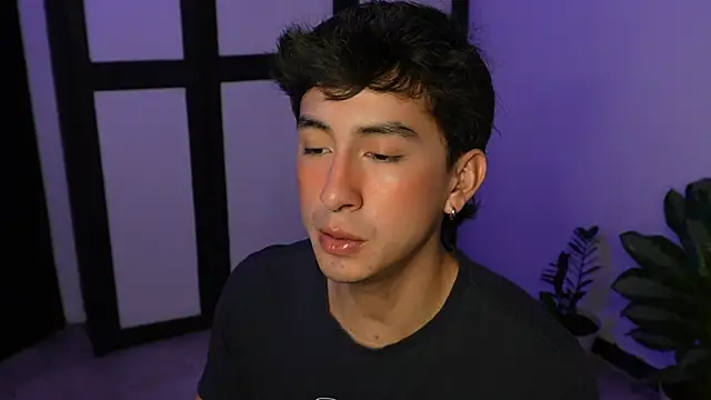 sweettaaron01 online show from June 10, 2026, 12:55 am