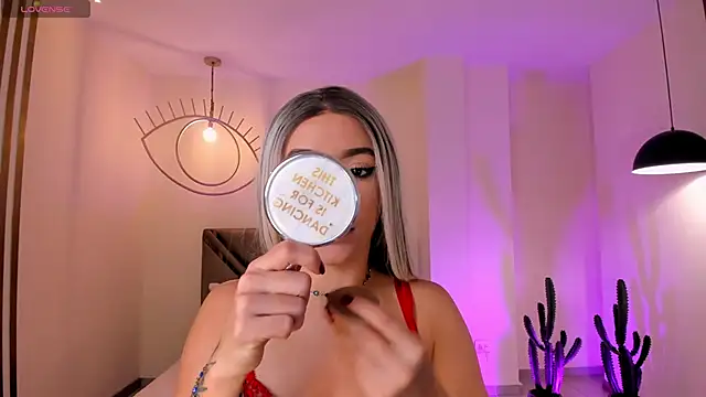 IsabellaMoreau online show from January 7, 2026, 7:38 pm