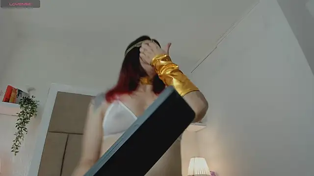 Alisson Owen online show from November 4, 2025, 4:00 am