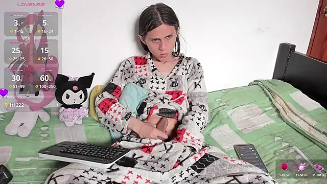 Petite-Goth online show from May 13, 2026, 7:33 pm