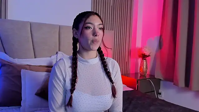 Victoria Beaumont online show from October 30, 2025, 11:33 am