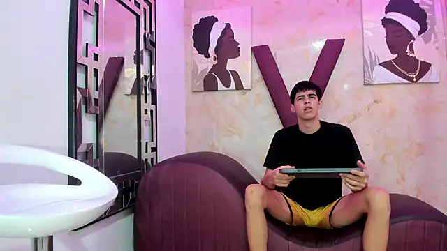 TWINKS FRIENDS online show from January 11, 2026, 1:27 pm