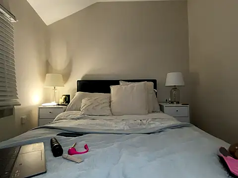 FrancescaXO online show from September 23, 2025, 7:50 pm