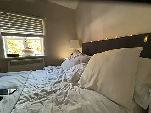 FrancescaXO online show from October 22, 2025, 12:05 pm