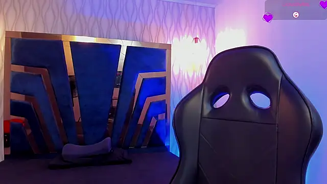 zoe martins  online show from February 9, 2026, 5:39 pm