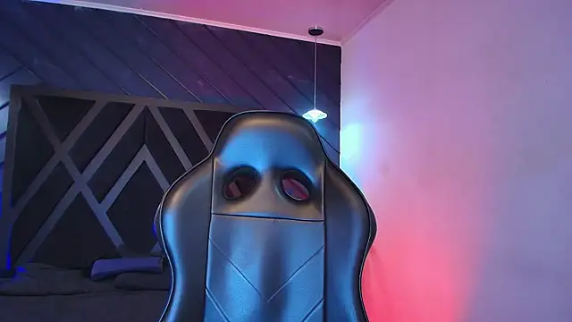 zoe martins  online show from April 10, 2026, 5:17 pm