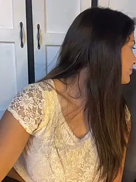 chicachocolate01 online show from September 26, 2025, 11:42 pm