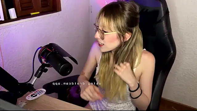 ReenKitty online show from June 2, 2026, 4:47 am