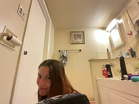 YoMomma-xoxo13 online show from December 23, 2025, 12:30 am