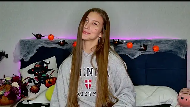 MissEmilyMiller online show from November 3, 2025, 5:14 pm