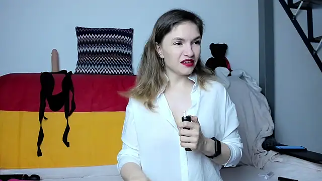 Katherine Twilight online show from March 7, 2025, 3:39 pm