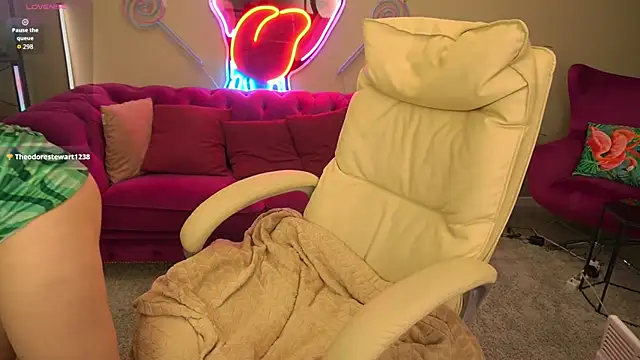 BellaLaPetit online show from December 3, 2025, 2:48 pm