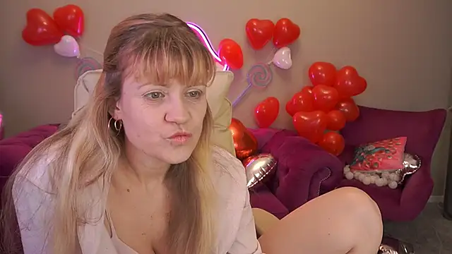 BellaLaPetit online show from February 15, 2026, 1:41 pm