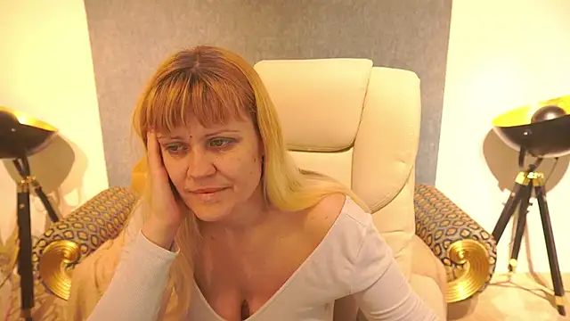 BellaLaPetit online show from May 18, 2026, 3:57 am