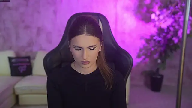 Snapshot of Goldie_Flame chatting on December 14, 2025, 7:18 pm Goldie Flame online show from December 14, 2025, 7:18 pm