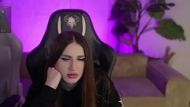 Snapshot of Goldie_Flame chatting on February 5, 2026, 3:33 am Goldie Flame online show from February 5, 2026, 3:33 am