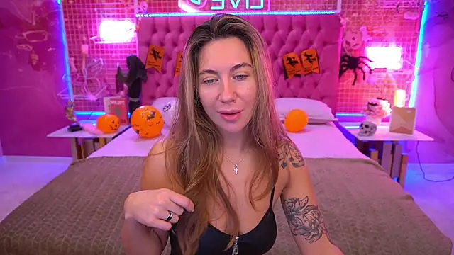 KateShanny online show from November 1, 2025, 7:21 am