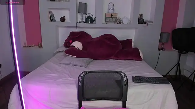 Camila Rivers online show from April 16, 2026, 12:28 pm